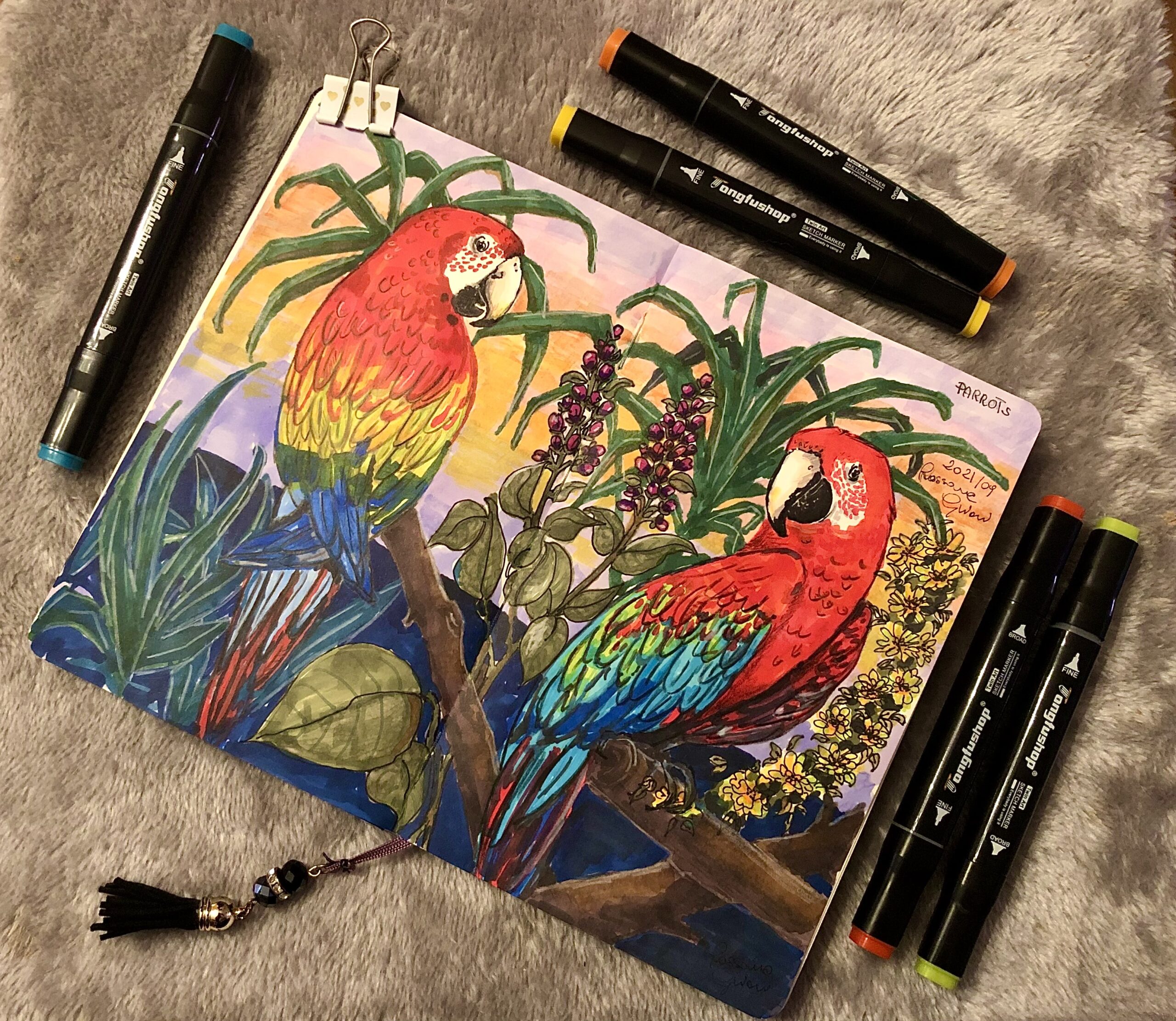 Pappagalli colorati a marker sketchbook