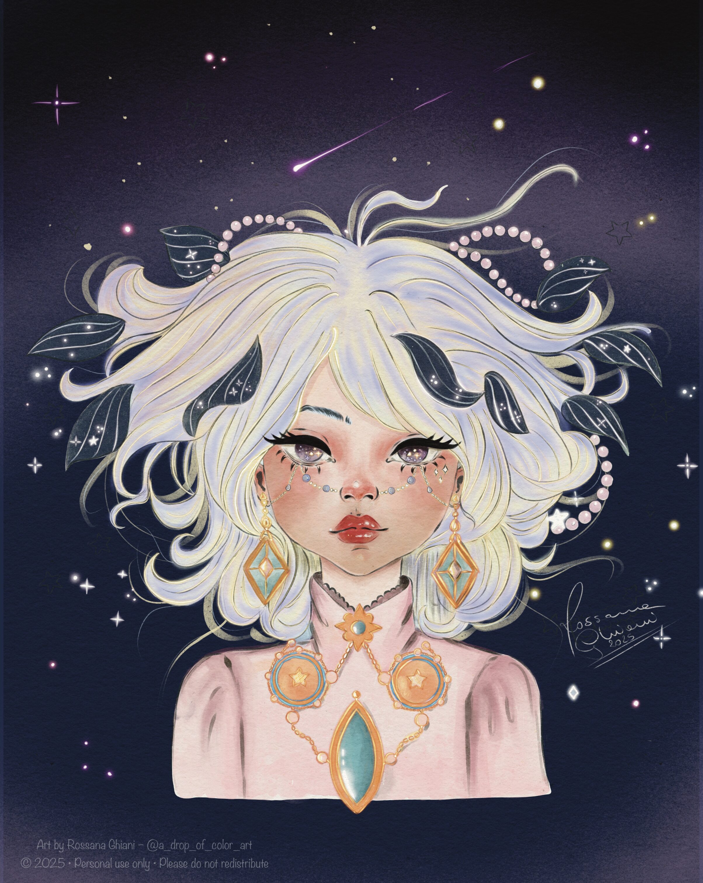 Ritratto illustrato di una giovane figura celestiale dai capelli chiari mossi dal vento, adornati con foglie scure e perline come stelle. Indossa gioielli dorati ispirati all’universo e si staglia davanti a un cielo notturno con stelle e scie luminose.