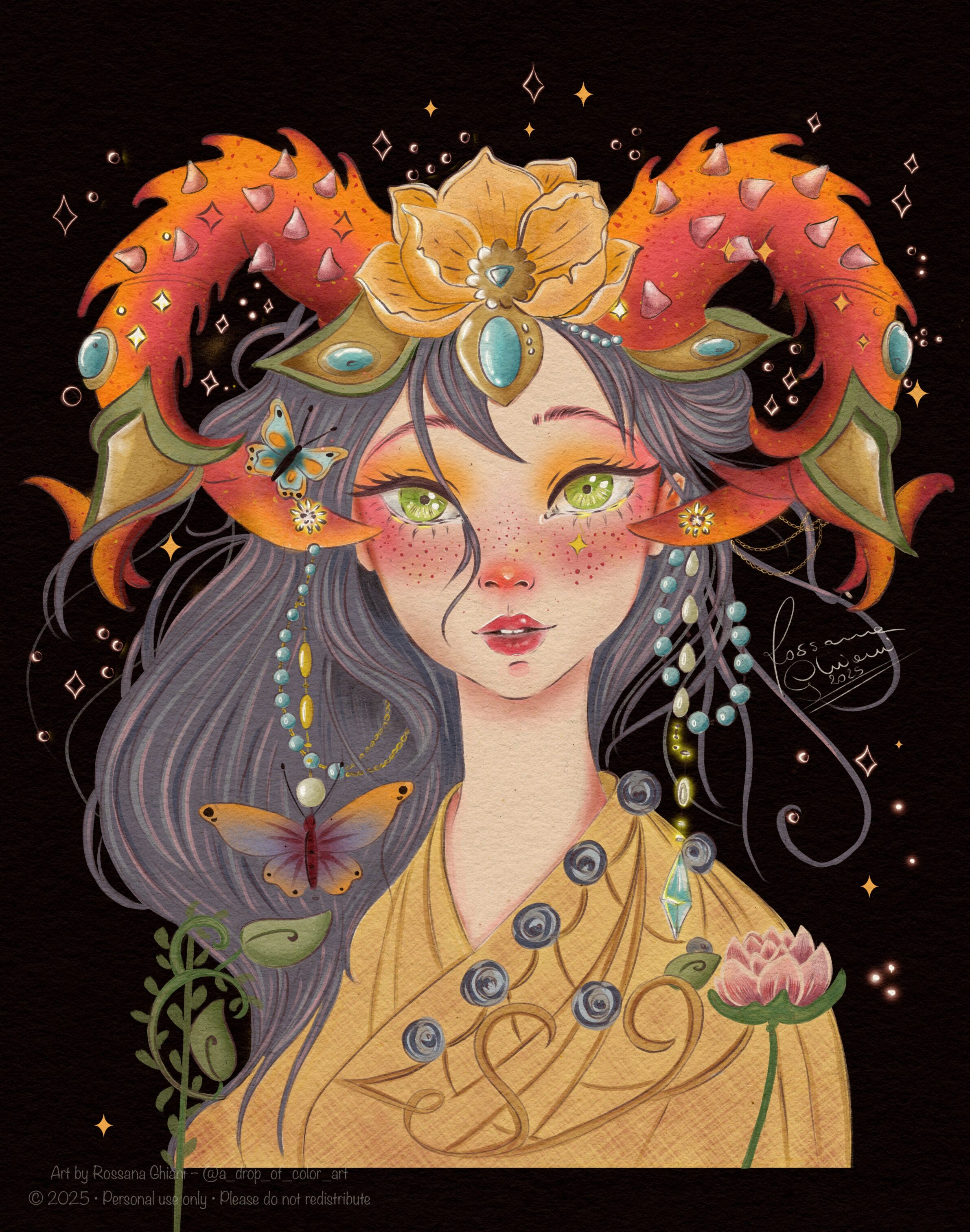 Ritratto illustrato di una figura femminile con una corona fiammeggiante rosso-arancio, decorata con gemme turchesi. Ha lunghi capelli scuri, occhi verdi luminosi, farfalle e perline tra i capelli, un abito dorato e fiori stilizzati che la circondano.