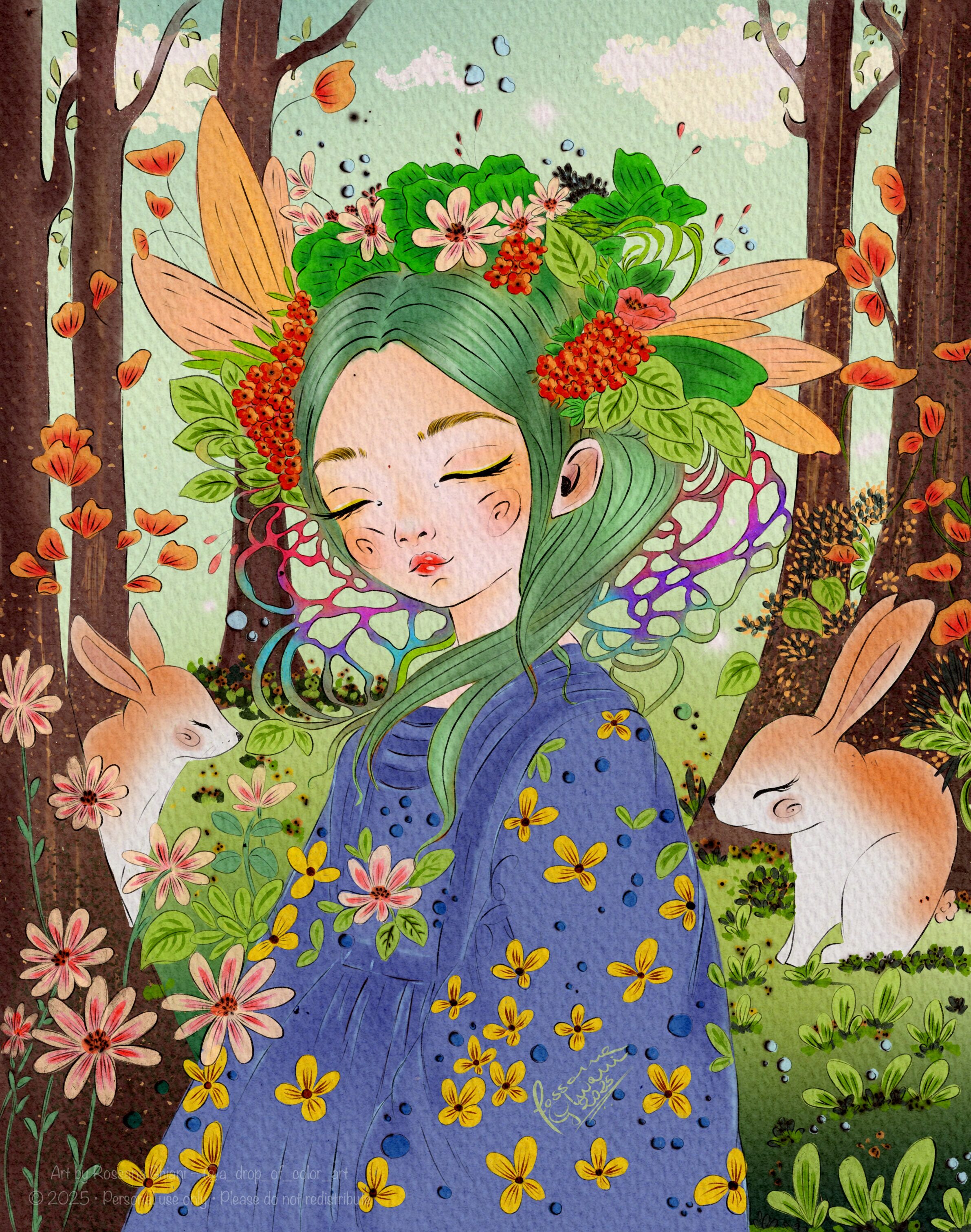 Ritratto illustrato di una giovane creatura del bosco con lunghi capelli verdi e una corona di fiori, foglie e bacche. Indossa un abito decorato da piccoli fiori gialli e rosa. È circondata da due leprotti bianchi e da un bosco luminoso con piante e petali svolazzanti.